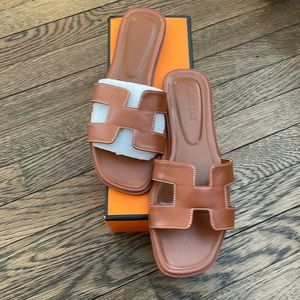 H INSPIRED Oran Sandler in brown size 9.5-10- brand new.